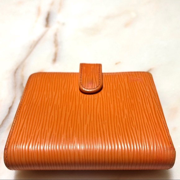 Louis Vuitton ✈️-EPI Porte-Billets Compact Wallet - Picture 4 of 8